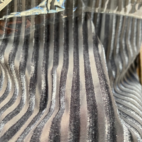 ✨ Gray Channel Velvet Ruffle Top | Size S - Picture 4 of 9